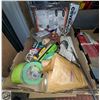 Image 1 : FLAT OF PAINTING SUPPLIES & TOOLS INCL. NEW