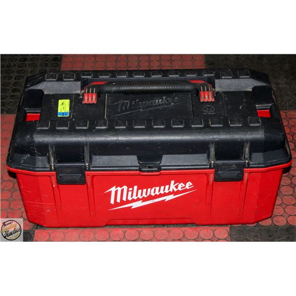 MILWAUKEE 26" HEAVY DUTY JOBSITE BOX -