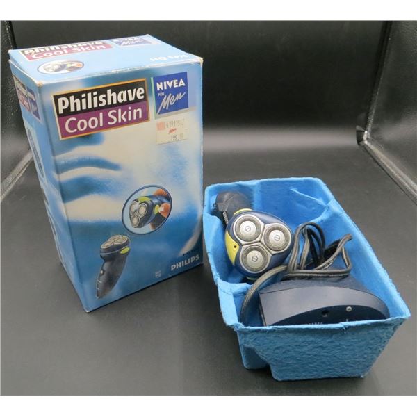 Philishave Cool Skin Electric Razor With Charging Port & Trimmer --Charges and works--