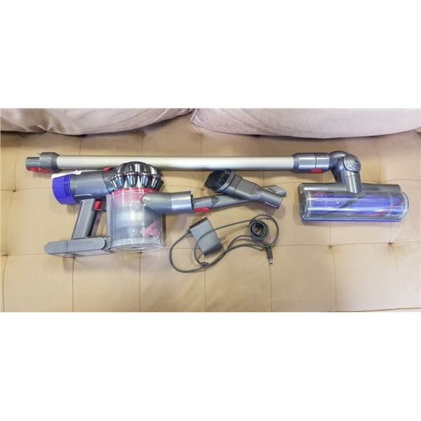 DYSON V8 ANIMAL CORDLESS STICK VACUUM - TESTED WORKING, RETAIL $599