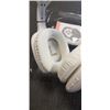 Image 3 : HYPER GEAR STUNNING STEREO SOUND OVER EAR WIRELESS HEADPHONES