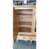 Image 3 : WIDE DISPLAY CABINET WITH BASE AND 2 KEYS OVER 7FT LONG