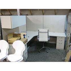 Double Steelcase Turnstone 7 1/2' X 7 1/2'