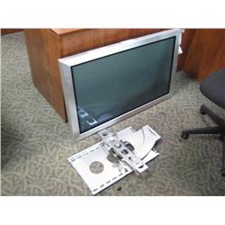 Lg Flatron 42" Plasma TV With Wall Mount Bracket