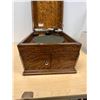 Image 8 : Victrola by Victor Talking Machine Co. Gramophone