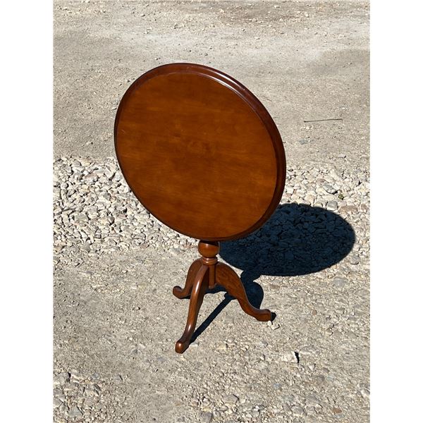 Vilas Canada Folding Top Side Table - Approx: 20"W 22"T