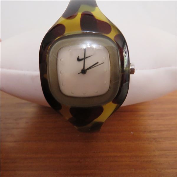 NIKE presto watch.  Really nice!  No COA - please see photos
