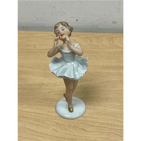 Vintage German Wallendorf Ballerina Figure 5.5"