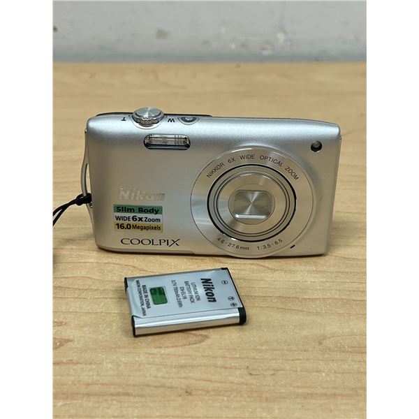 Nikon Coolpix S3200 Digital Camera with battery - no charger, not tested.