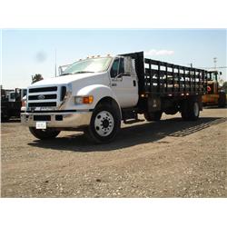 2006 FORD F650 XL SUPER DUTY S/A STAKE BED TRUCK, s/n: 3FRNF65E26V232629