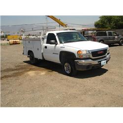 2004 GMC 2500HD S/A UTILITY TRUCK, s/n: 1GDHC24U14E145121