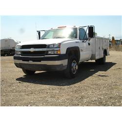 2004 CHEVROLET 3500 S/A SERVICE TRUCK, s/n: 1GBJC34154E116632