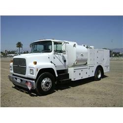 1994 FORD LN9000 S/A FUEL & LUBE TRUCK, s/n: 1FTXR90L4RVA00297