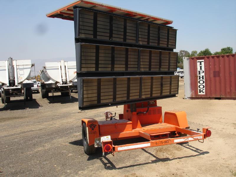 Addco Signs 1997 ADDCO DH1000 DOT-SIGN PORTABLE MESSAGE BOARD, s/n: 584912