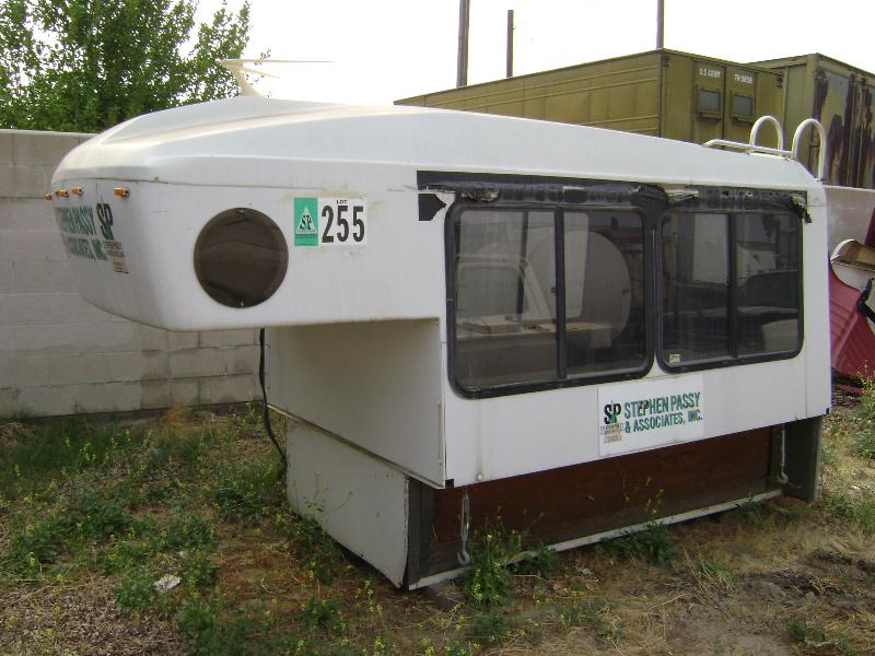 FIBERGLASS AUCTION TOPPER