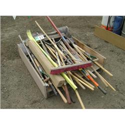 QTY OF MISC HAND TOOLS