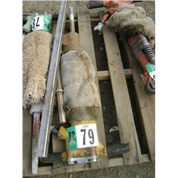 PNEUMATIC PAVEMENT BREAKER