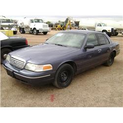 1998 FORD CROWN VICTORIA 4-DOOR SEDAN, s/n: 2FAFP73W9WX182120