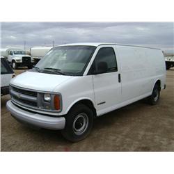 2001 CHEVROLET 3500 PANEL VAN, s/n: 1GCHG39R311124597