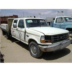 1993 FORD F350XL CREW CAB FLATBED TRUCK, s/n: 2FTJW35H9PCA17756