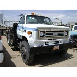 1987 CHEVROLET 70 S/A FLATBED TRUCK, s/n: 1GBM7D1G6HV115057
