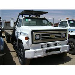 1986 CHEVVROLET 70 T/A FLATBED TRUCK, s/n: 1GBM7D1E0GV110739