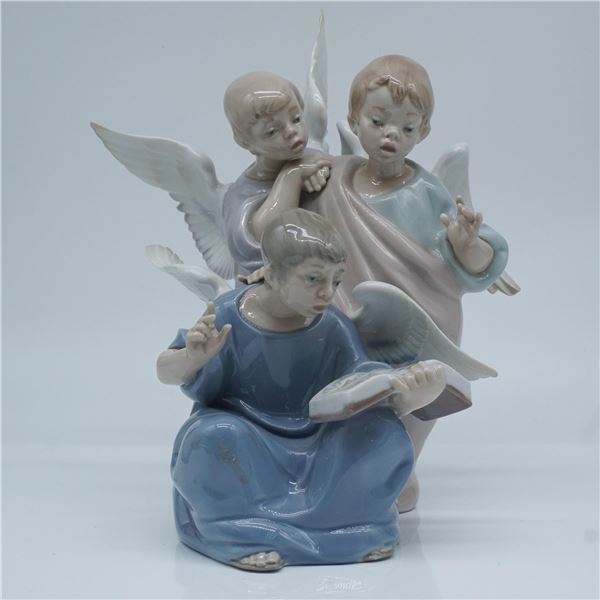 Signed Lladro Porcelain Figurine, Angelic Choir 1005495