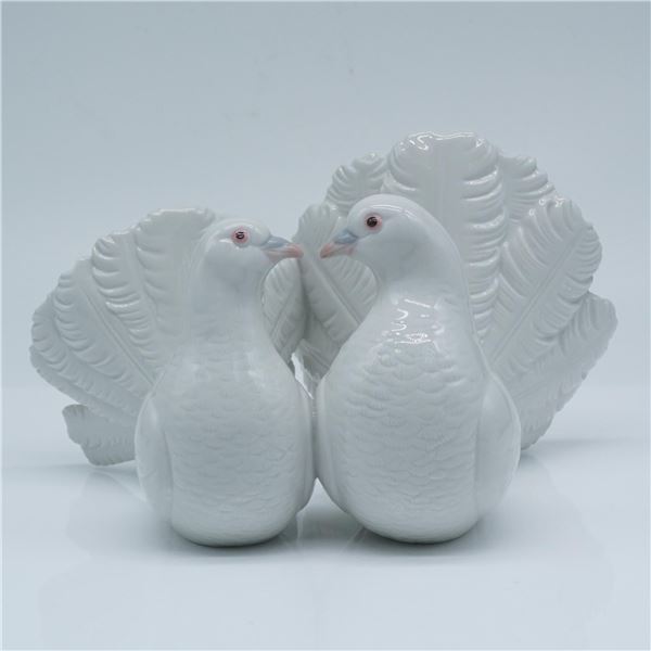 Lladro Porcelain Figurine, Couple of Doves 1001169