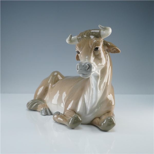 Lladro Porcelain Figurine, Cow 1001390