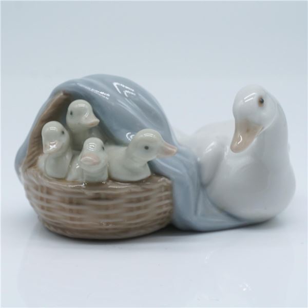 Lladro Porcelain Figurine, Duck with Ducklings 1004895