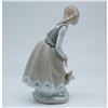 Image 3 : Lladro Porcelain Figurine, Little Girl with Cat 1001187