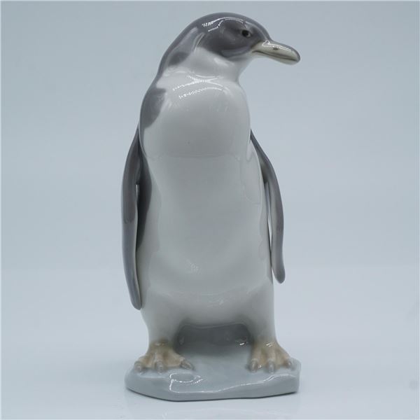 Lladro Porcelain Figurine, Penguin 1005248