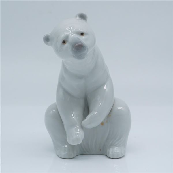 Lladro Porcelain Figurine, Resting Polar Bear 1001208