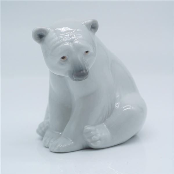 Lladro Porcelain Figurine, Seated Polar Bear 1001209