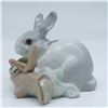 Image 2 : Lladro Porcelain Figurine, Rabbit Eating (Grey) 1004773