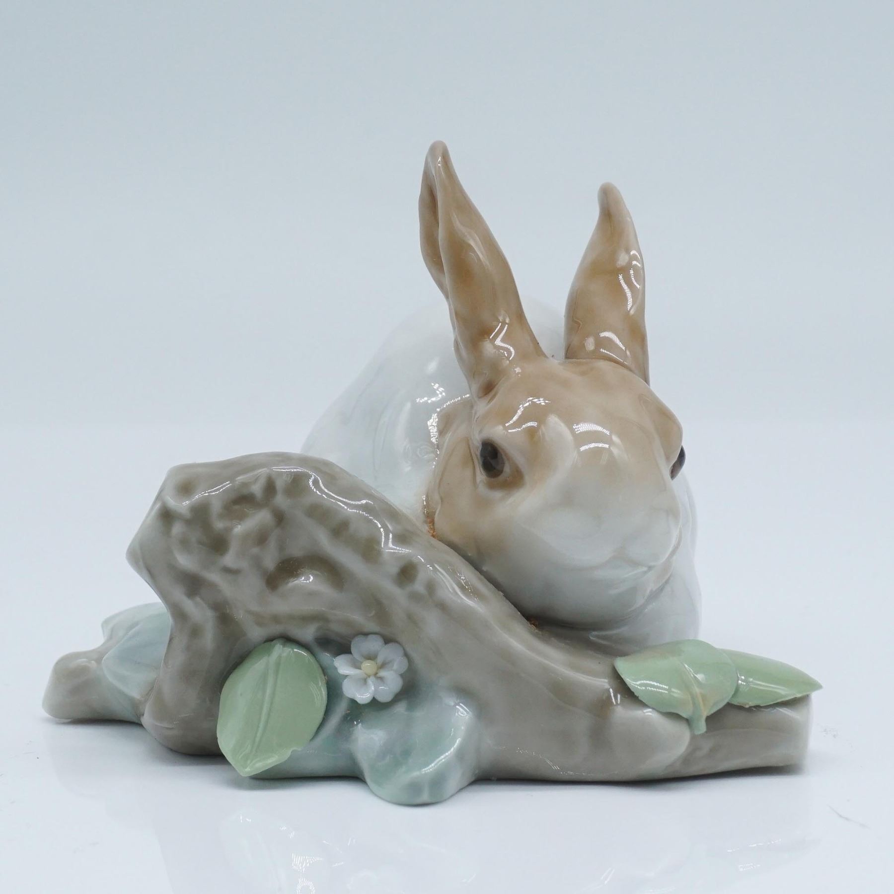 Lladro Signed Porcelain Figurine, Rabbit Eating 1004772