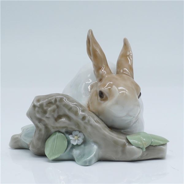 Lladro Signed Porcelain Figurine, Rabbit Eating 1004772