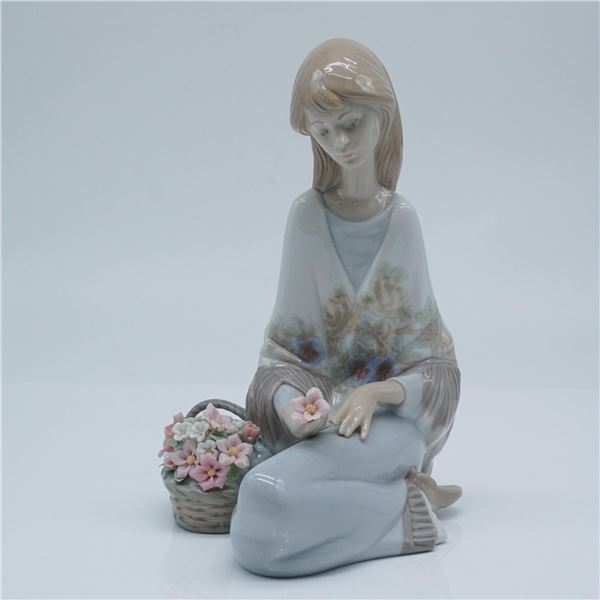 Lladro Porcelain Figurine, Flower Song 7607
