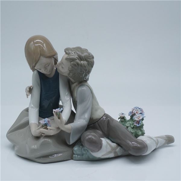 Lladro Porcelain Figurine, Precocious Courtship 1005072