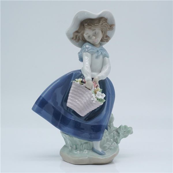 Lladro Porcelain Figurine, Pretty Pickings 1005222