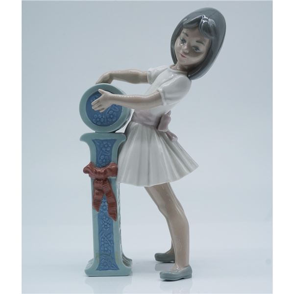 Lladro Porcelain Figurine, Schoolgirl I 1005147