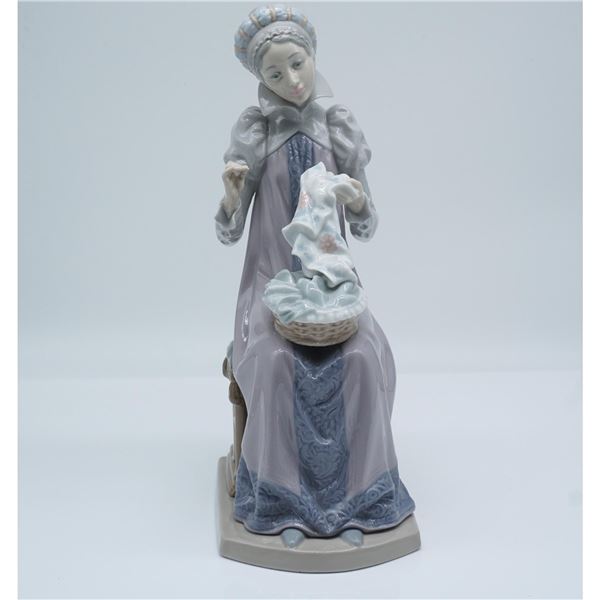 Lladro Porcelain Figurine, Sewing a Trousseau 1005126
