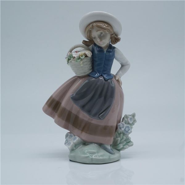 Lladro Porcelain Figurine, Sweet Scent 1005221