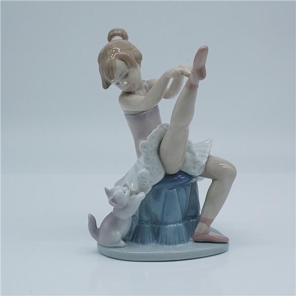 Lladro Porcelain Figurine, Tuesday's Child 1006014