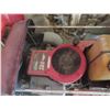 Image 8 : MTD 18HP 46'' Cut Riding Mower with Bagger - Owner 