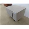 Image 2 : Night Stand/End Table 18" x 23 1/2" x 17" 
