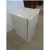 Image 2 : Igloo Bar Fridge 30" x 18" x 18"