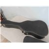 Image 2 : 2 Hard Guitar Cases 