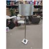Image 1 : Modern Floor Lamp 