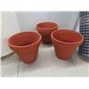 Image 2 : flower pots: 4 plastic, 3 teracotta+ ridgid utility mesh 3x15FT 